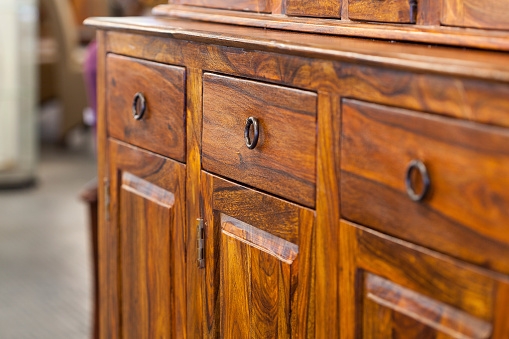 Peintures de Armond > Conseil en détails > Restaurer un vieux meuble